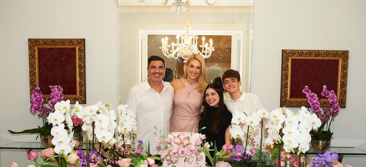 Ana Hickmann celebra 45 anos em festa intimista organizada por Edu Guedes e enteada; veja fotos