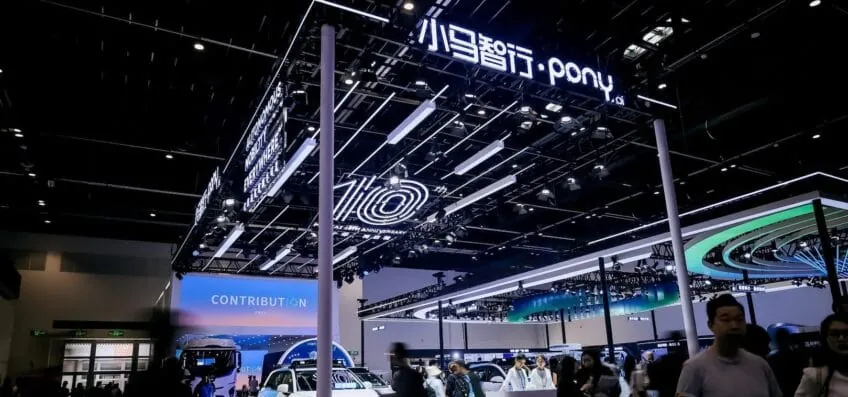 Empresas de robotáxi expandem frotas apesar de pausa regulatória