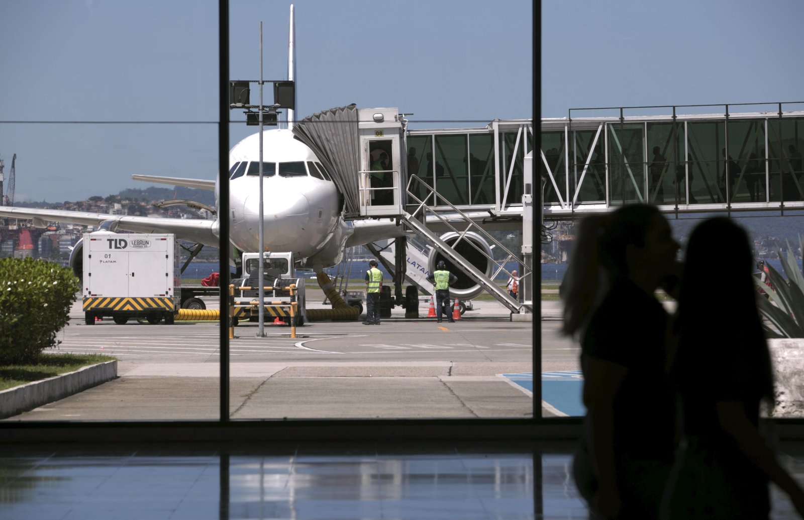 Setor empresarial comemora decisão que mantém equilíbrio de voos entre Santos Dumont e Galeão, no Rio