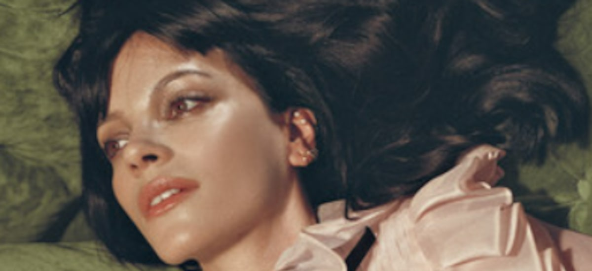 Freud explica? Lily Allen engata romance com parente do psicanalista