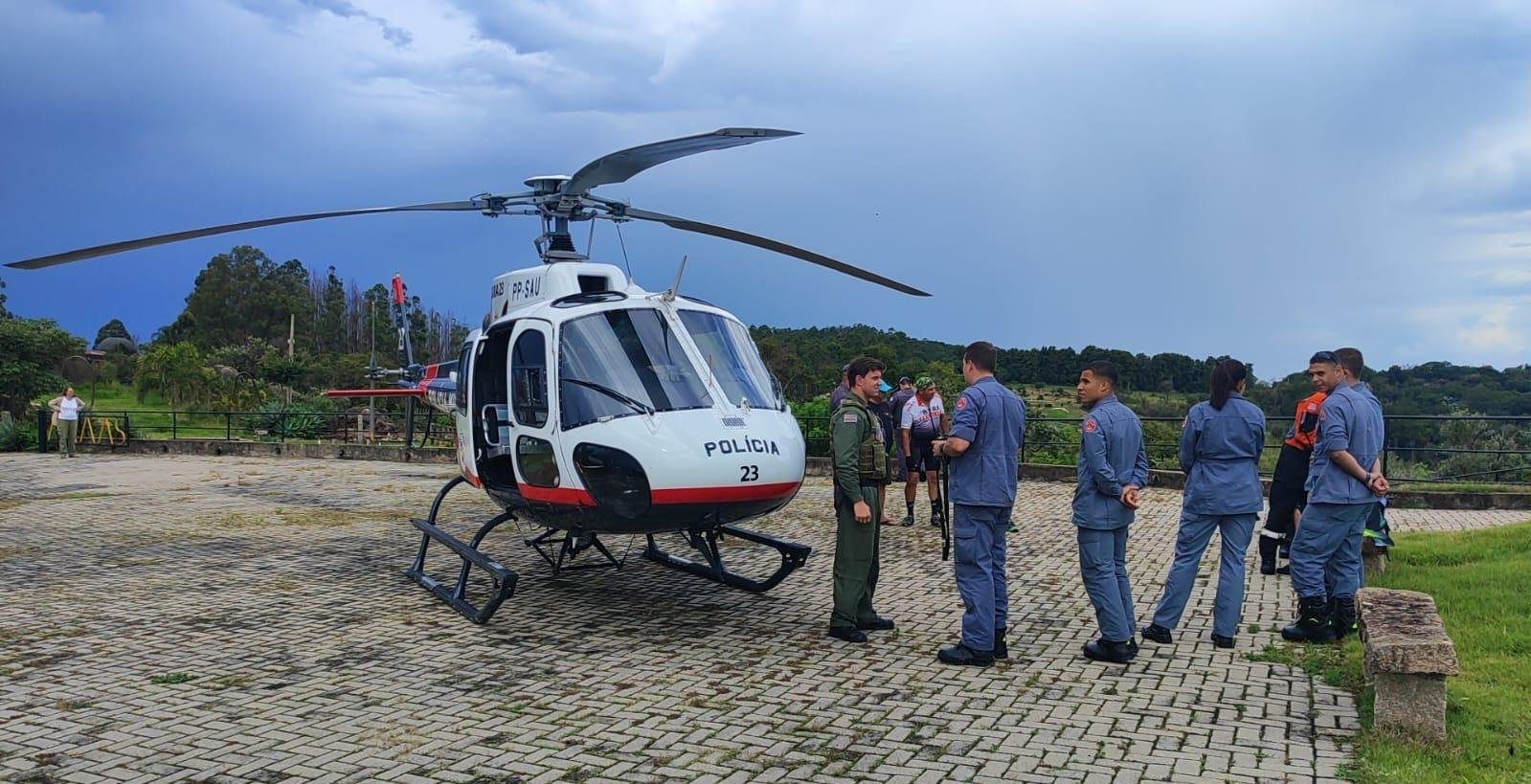 Helicóptero da PM resgata ciclista perdido no Pico das Cabras, em Campinas