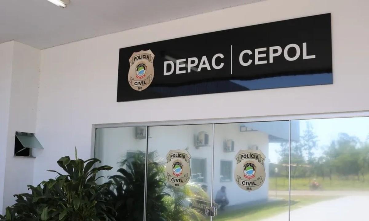 Suspeito foge de bicicleta após matar colega com pá de construção | G1