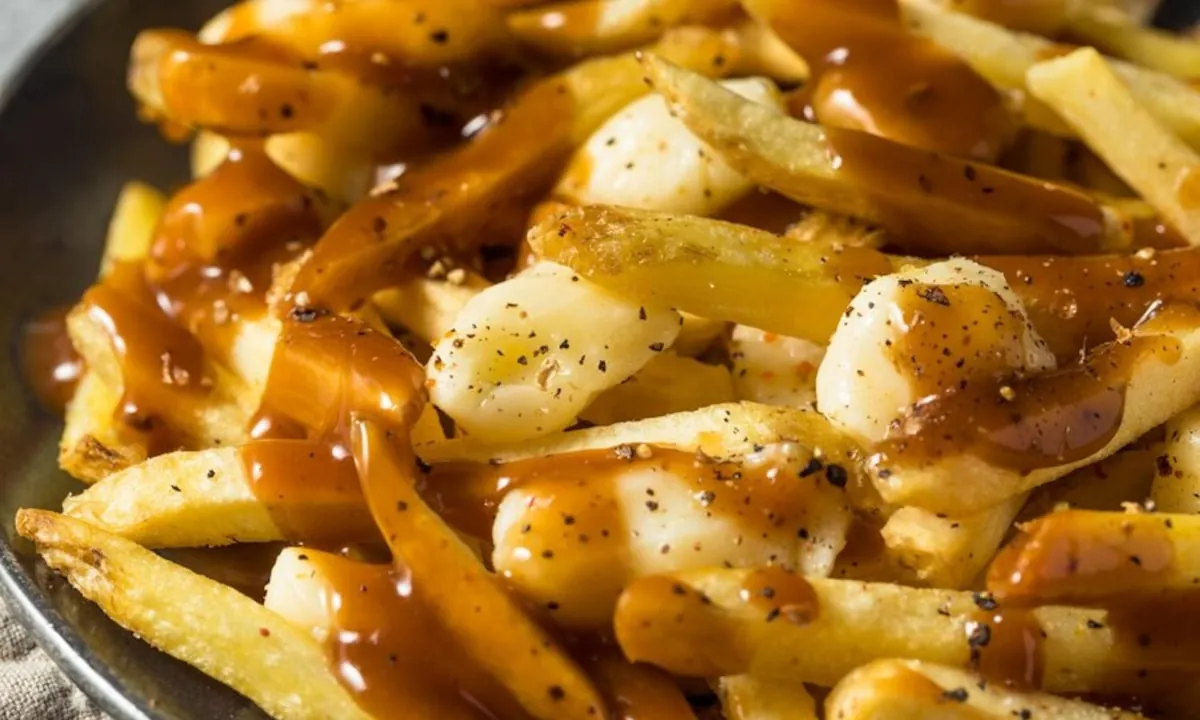 Batata Poutine: receita típica do Canadá para entrar no clima da Copa