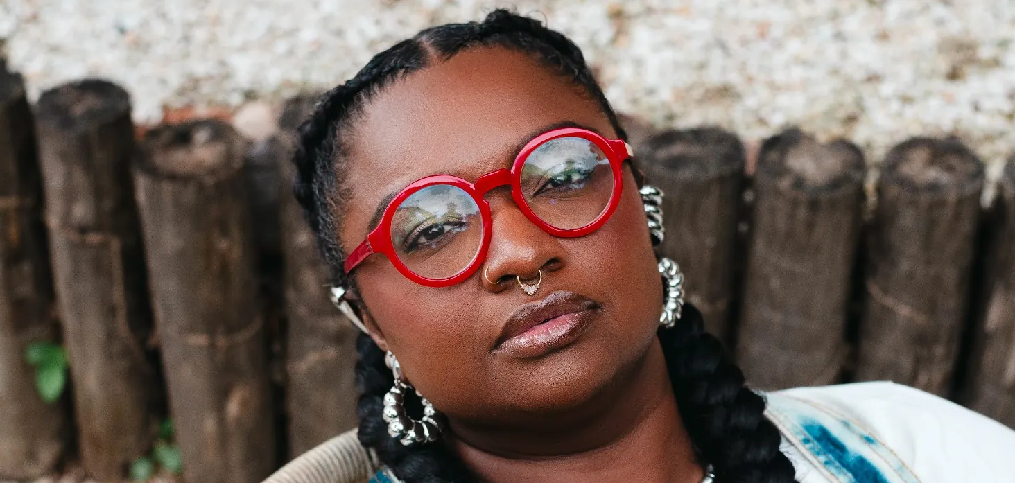 Ellen Oléria aposta no groove de 'Canto de casa', álbum autoral que inclui feat da artista com rapper Rincon Sapiência