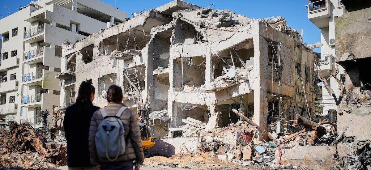 Irã anuncia novos ataques contra cidades de Israel e diz que atingiu gabinete de Netanyahu