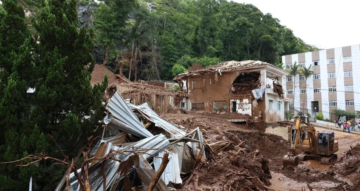 Presidente Lula sobrevoa áreas afetadas pelas chuvas em Minas Gerais