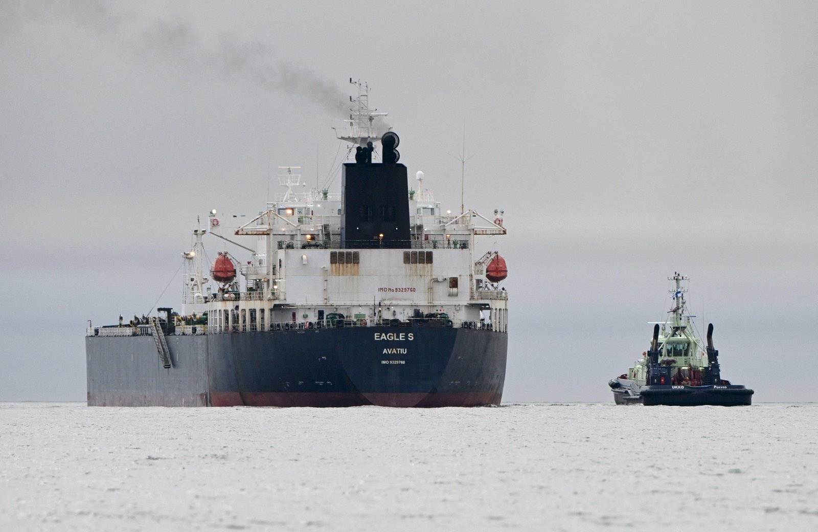 Cerca de 800 navios da 'frota fantasma' russa circulam pelo mundo, segundo EUA