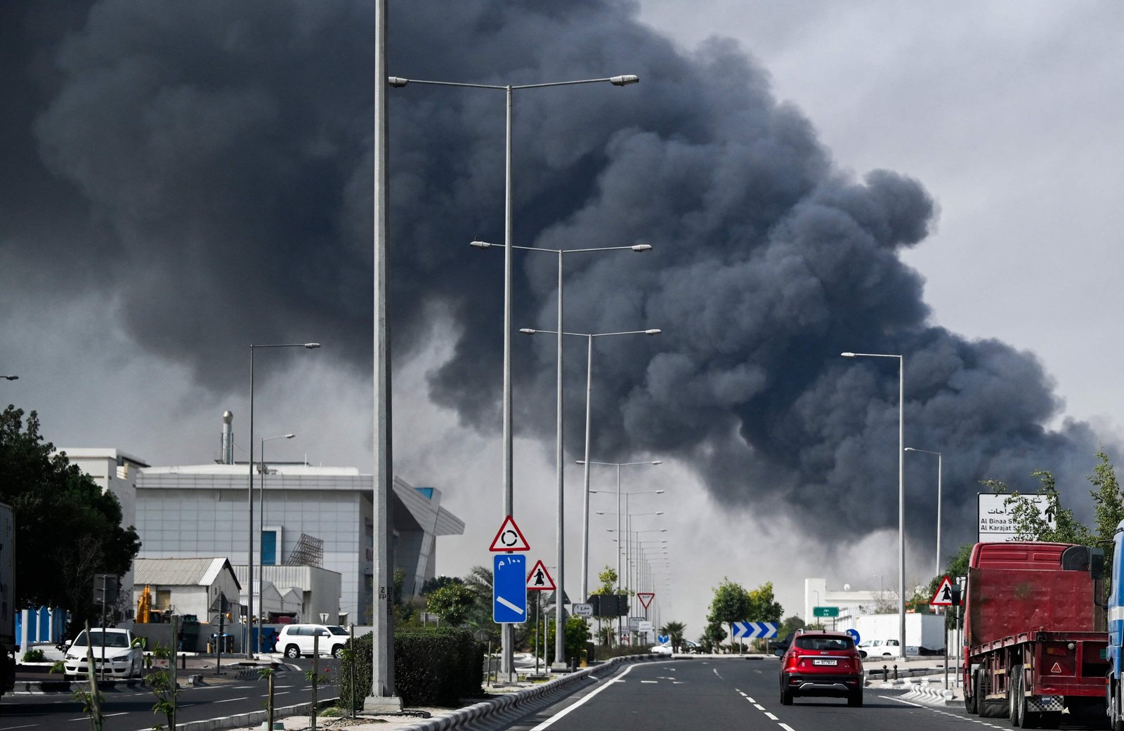 No rastro de escalada retaliatória do Irã, EUA fecham três embaixadas no Oriente Médio e pedem saída de americanos de 14 países