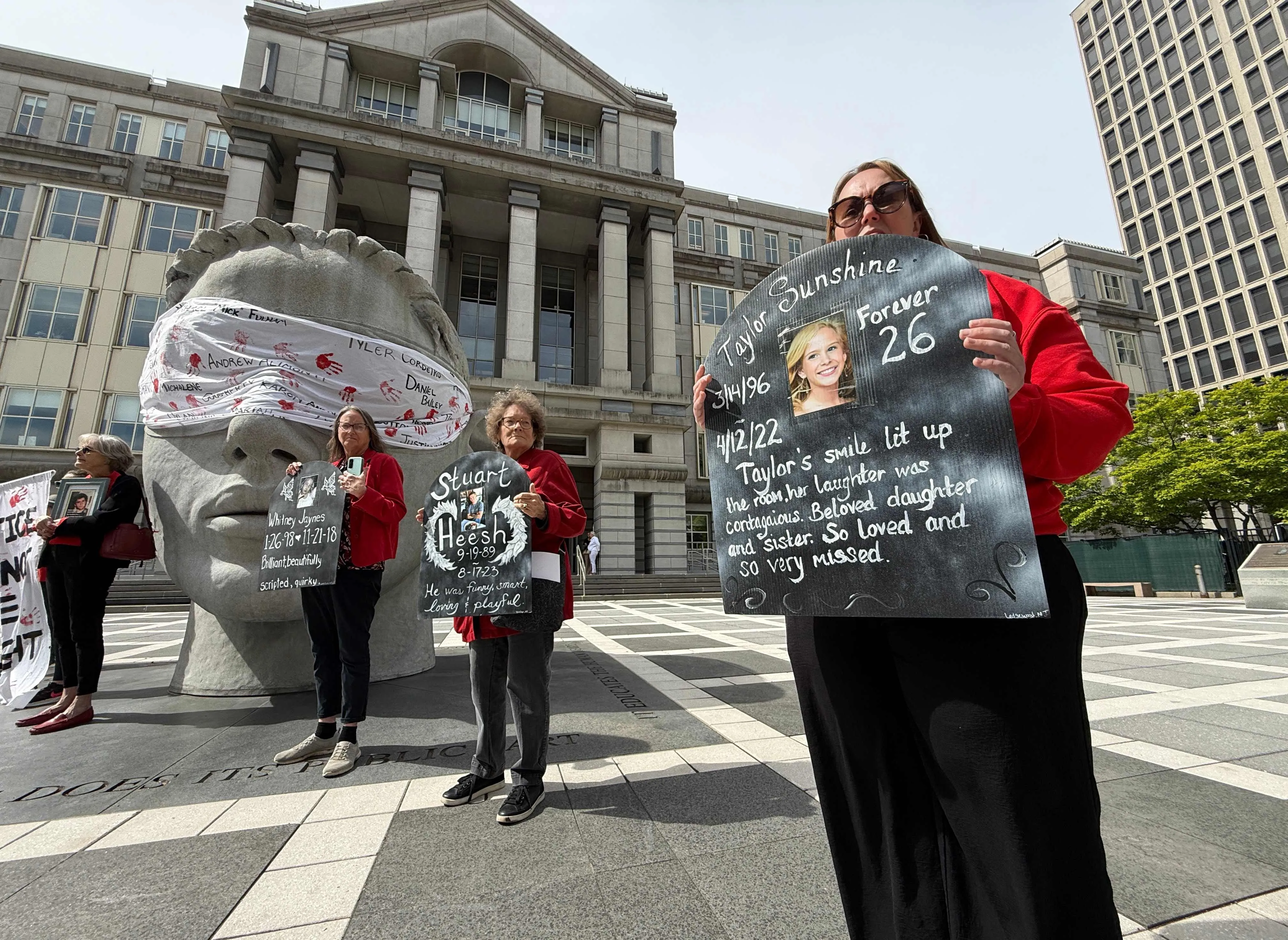Farmacêutica americana é condenada por crise dos opioides; entenda