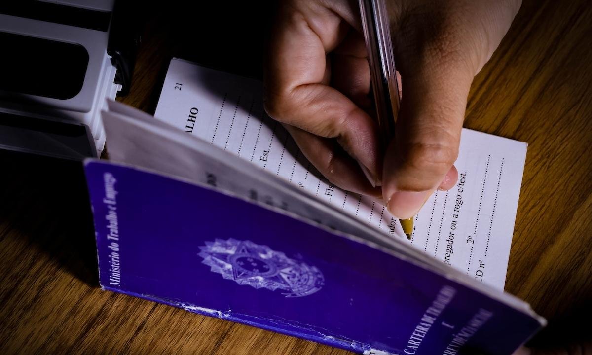 DF tem 447 vagas de emprego nesta terça. Salários chegam a R$ 4,5 mil