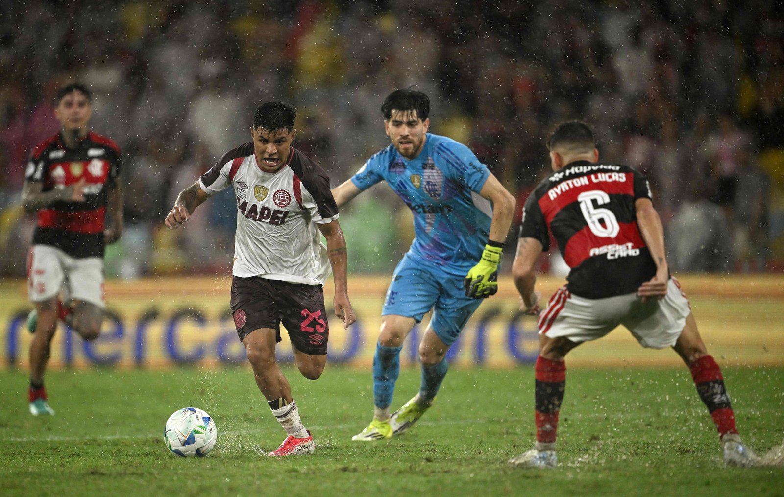 Análise: gols de pênalti só adiam vice merecido do Flamengo na Recopa, e crise se deflagra em início de ano doloroso