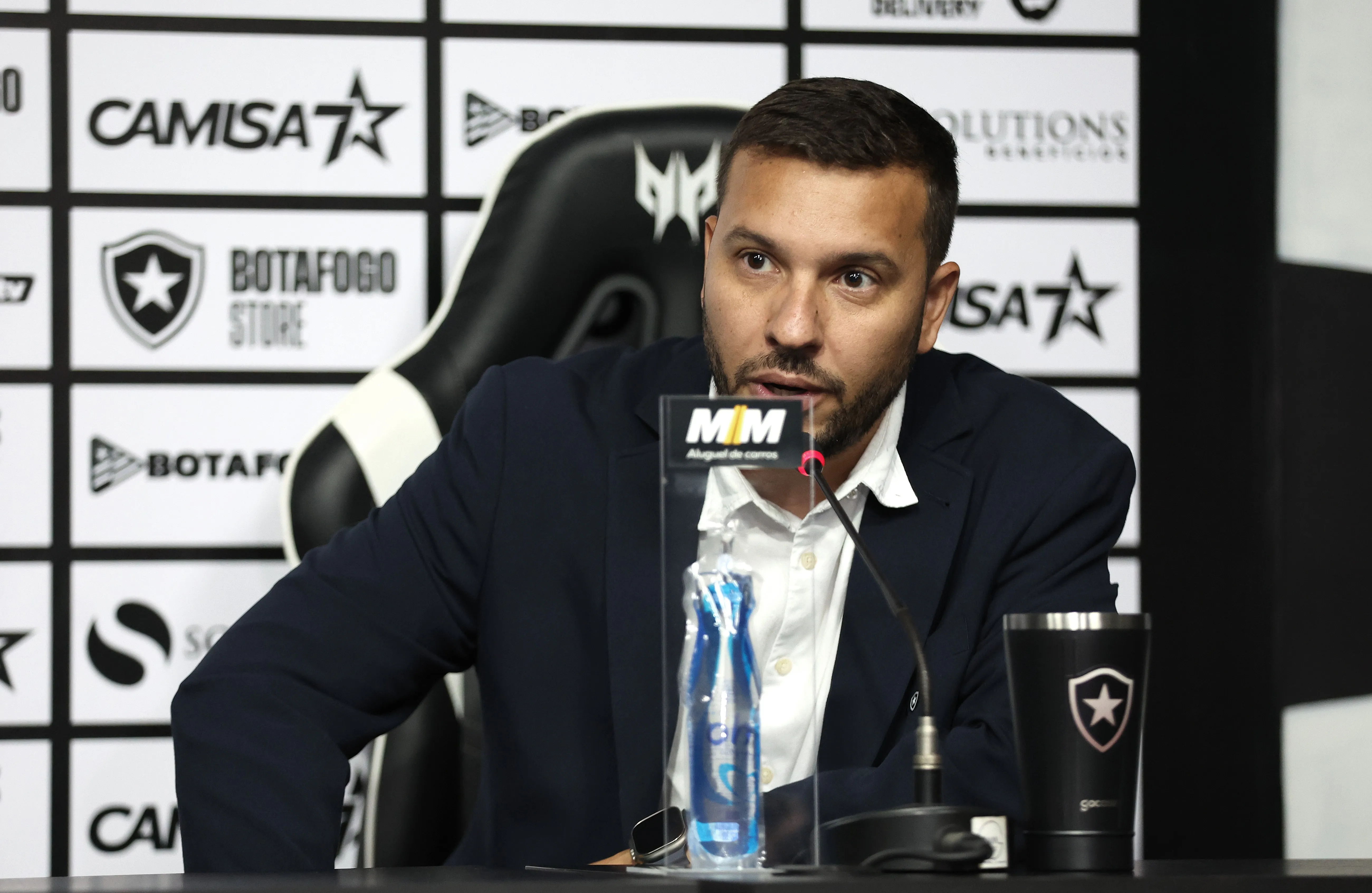 Diretor de gestão esportiva, Alessandro Brito pede demissão do Botafogo