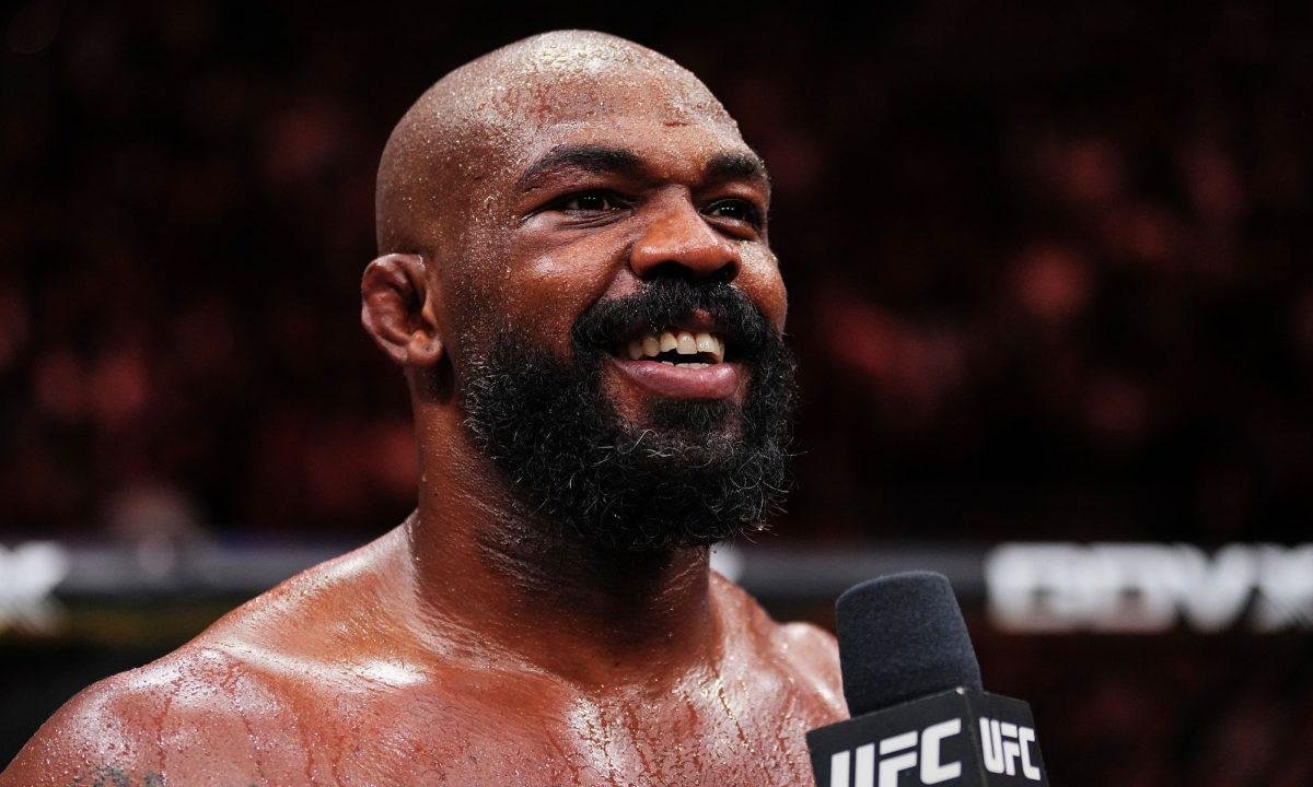 De volta ao octógono, Jon Jones revela lidar com problema no quadril