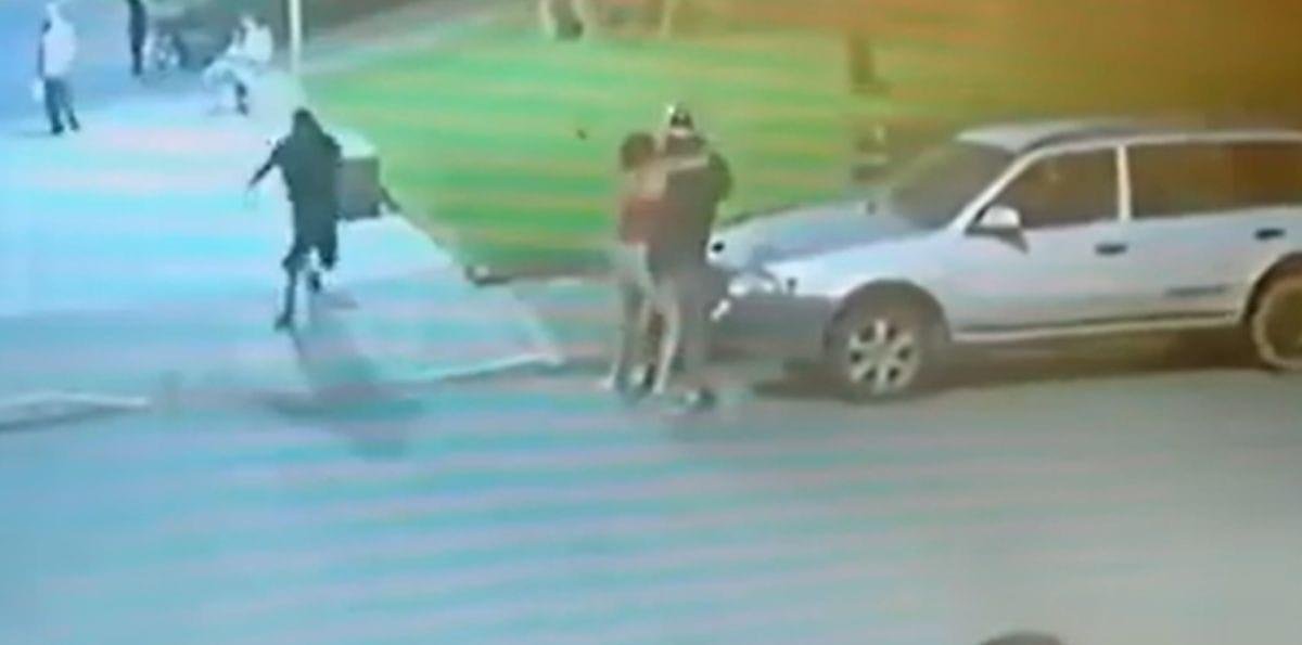 Vídeo: Mãe luta contra atirador para proteger os filhos em Goiânia