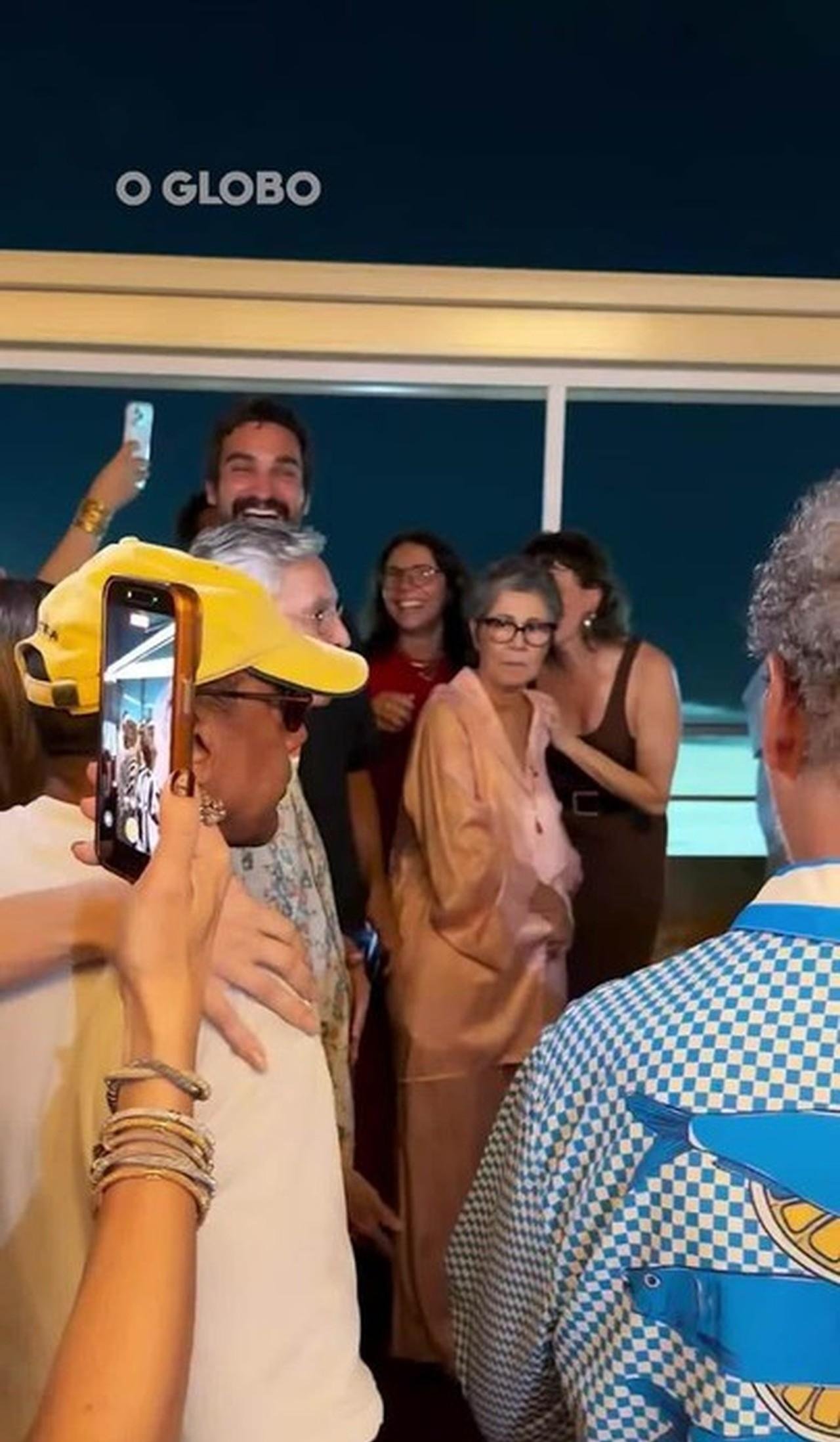 Caetano, Alcione, Thiaguinho, Jorge Aragão: Regina Casé comemora aniversário com estrelas da música e da TV; vídeo