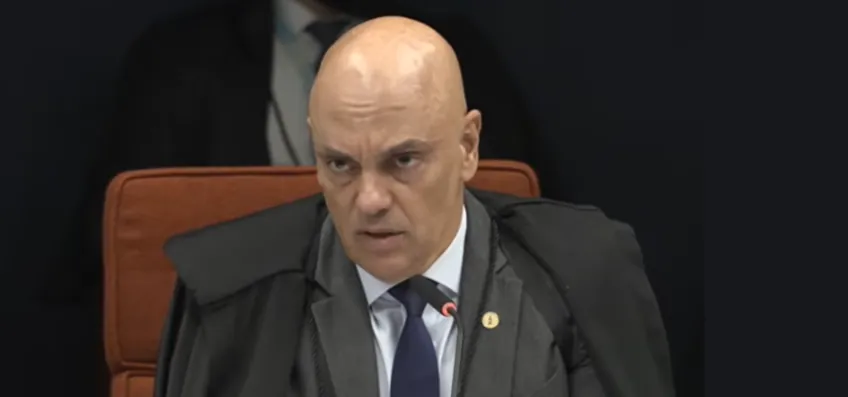 Moraes apura propaganda eleitoral em vídeo de Flávio com carta de Jair