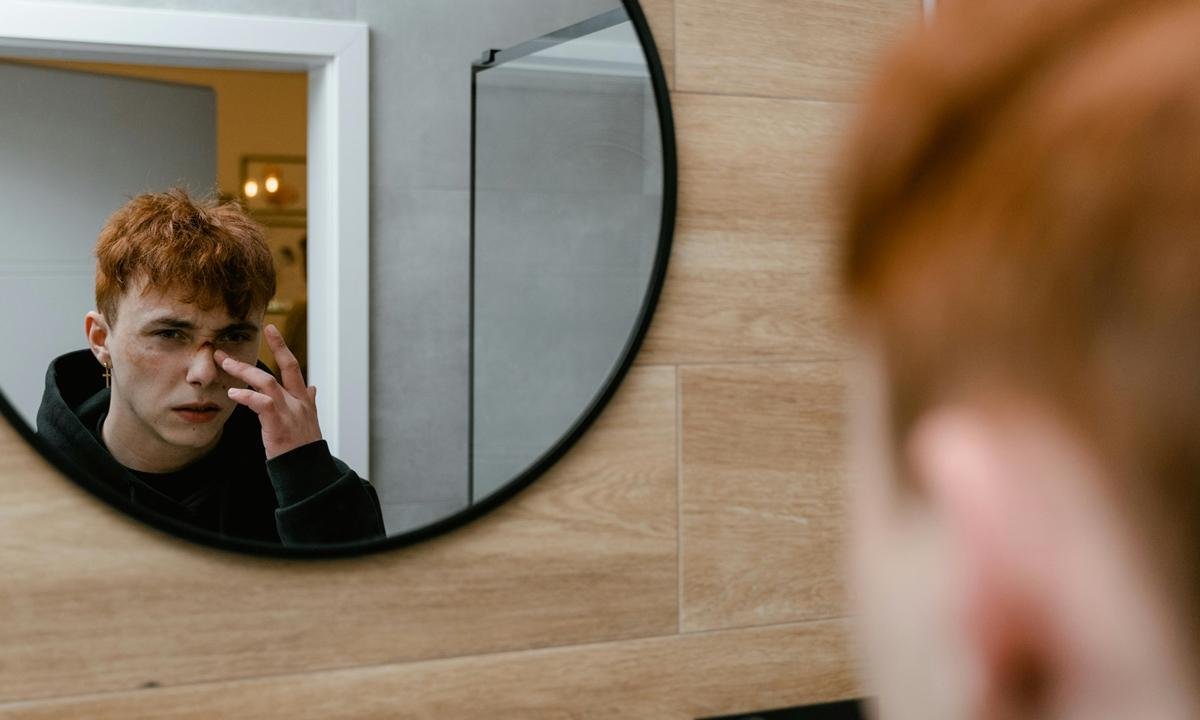 O que é looksmaxxing, subcultura que impõe beleza "hipermasculina"