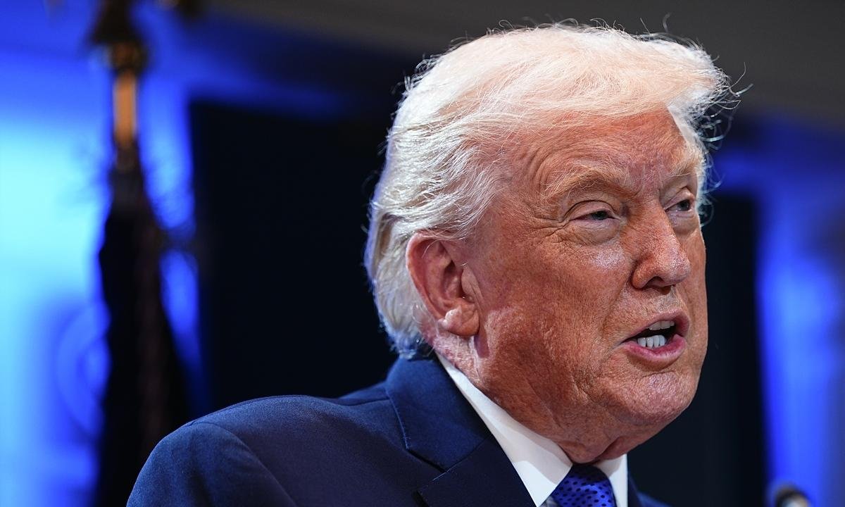 Após ataque, Trump fala com líderes Sauditas e dos Emirados Árabes