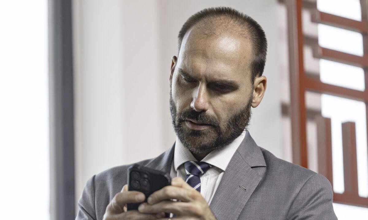 Dino autoriza suplentes de Eduardo e Ramagem a indicarem emendas