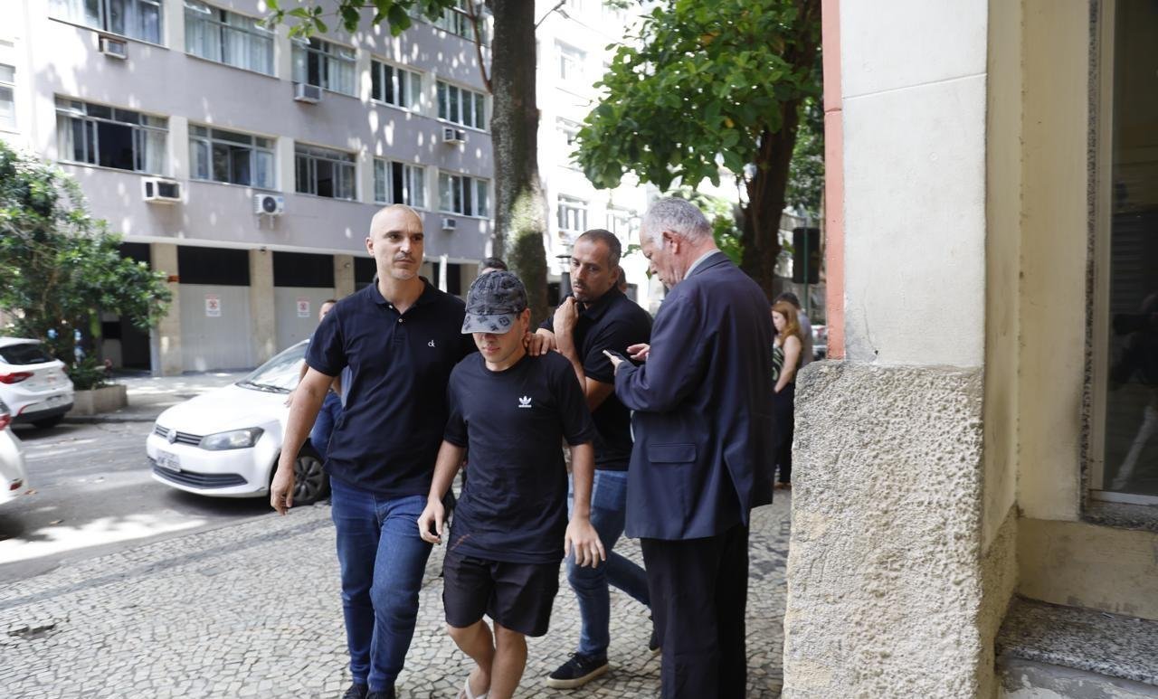 Presos, foragidos e afastados: a situação dos acusados de estupro coletivo em Copacabana