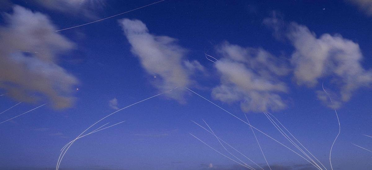 Análise | Trump embarca em aposta de Netanyahu contra o aiatolá para estrangular acesso chinês a energia