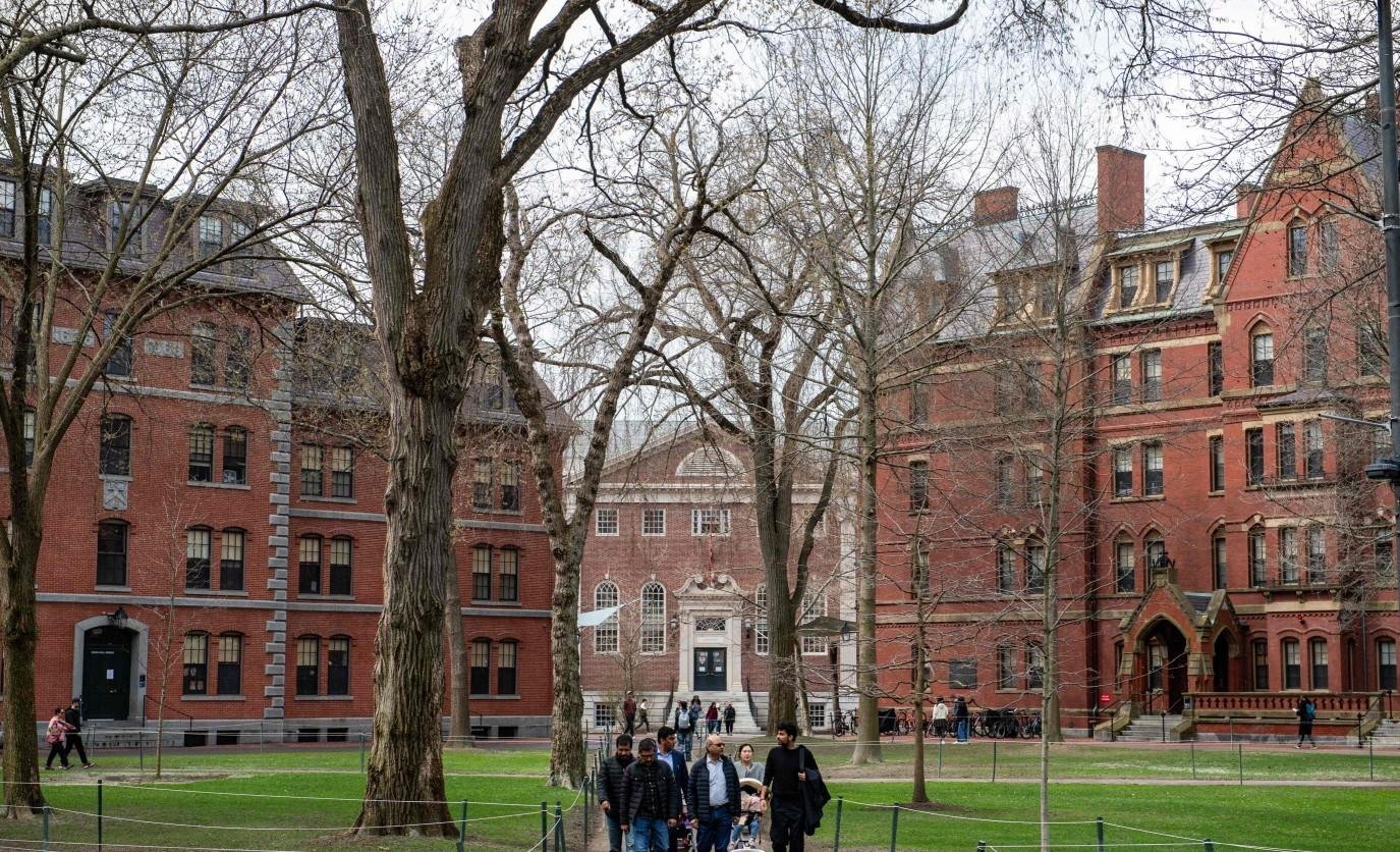 Trump diz que vai exigir US$ 1 bilhão em indenização da Universidade de Harvard