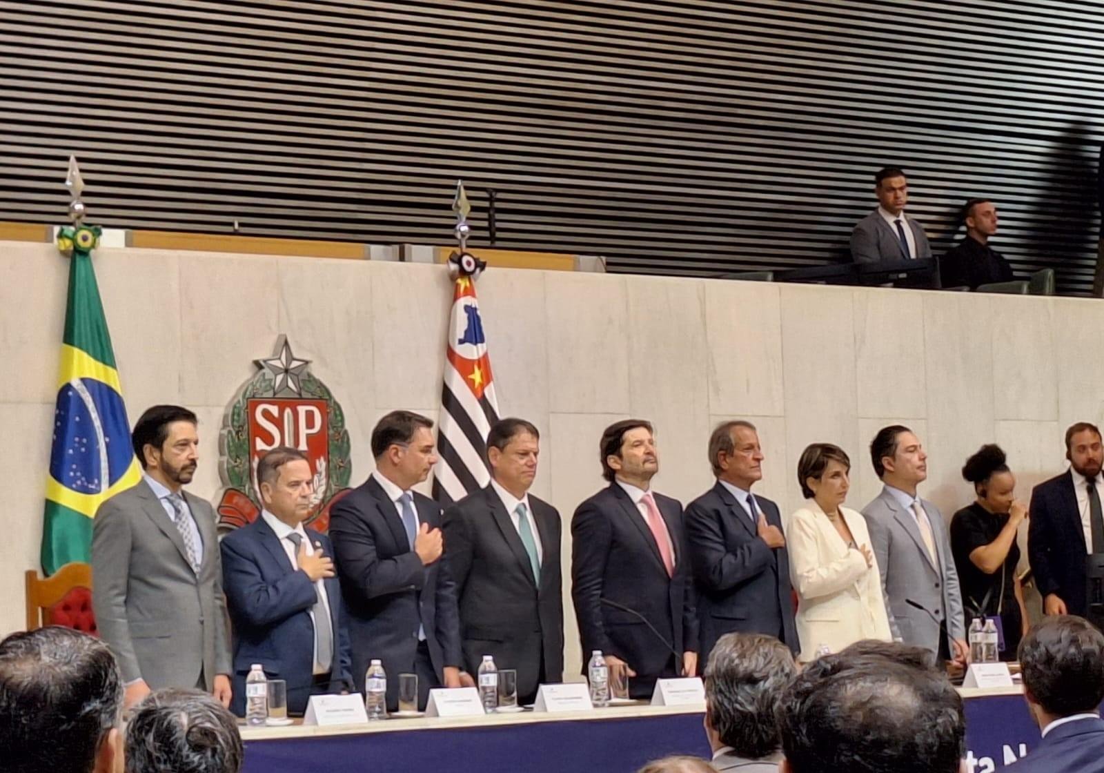 Em evento com Flávio, Nunes diz que Jair Bolsonaro 'tem um gênio difícil'