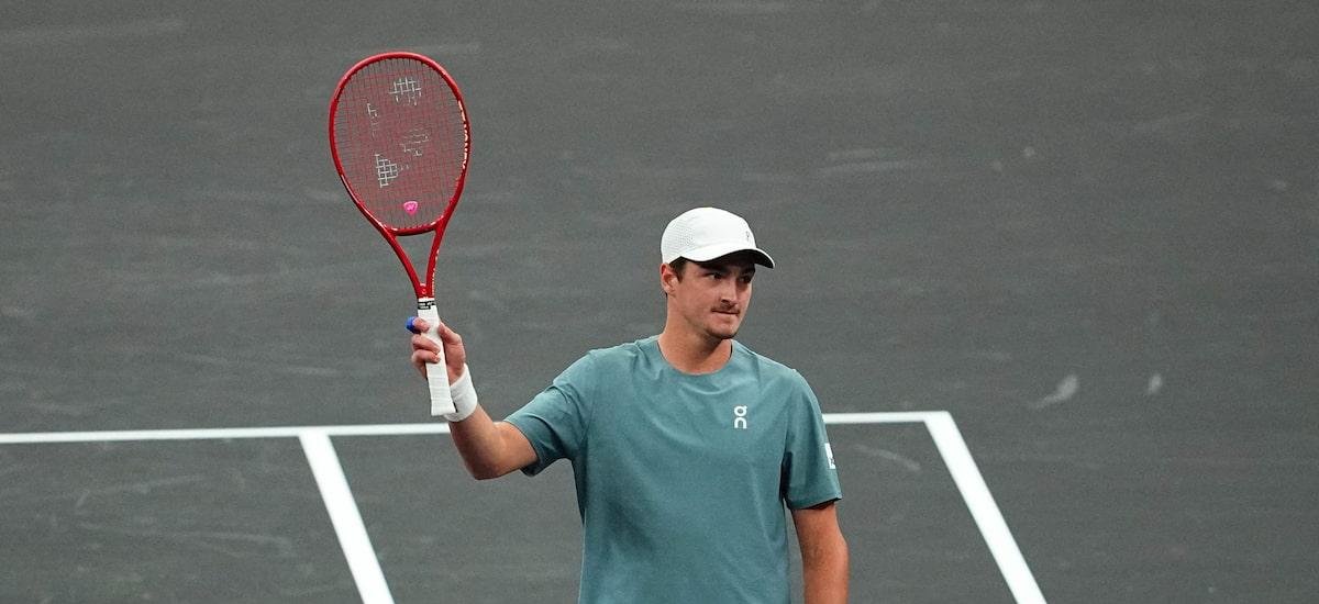 João Fonseca supera gigante Opelka, ganha torneio exibição em Las Vegas e embolsa R$ 5 milhões