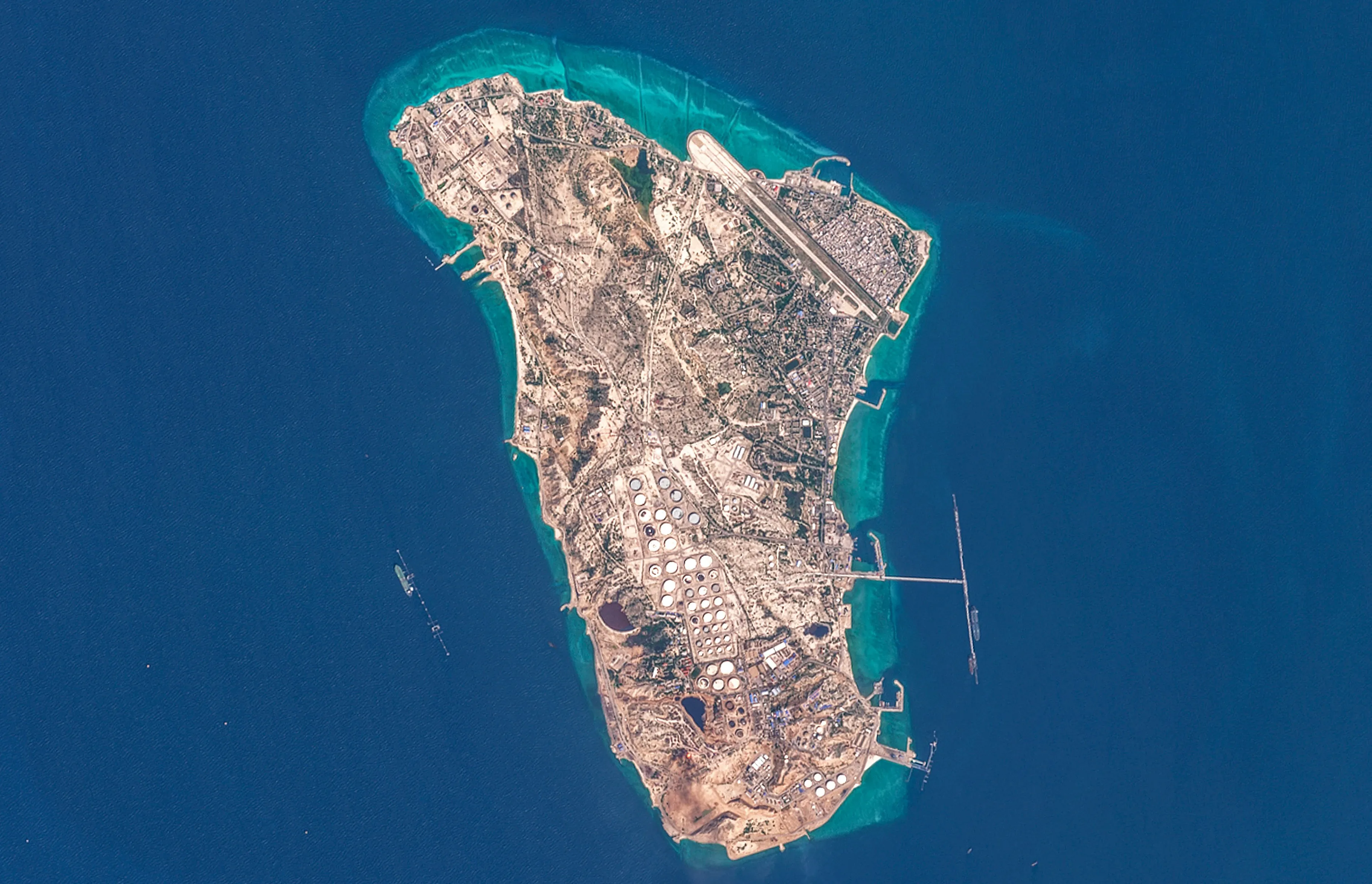 Mancha de petróleo é vista no Golfo Pérsico, próximo à ilha iraniana de Kharg