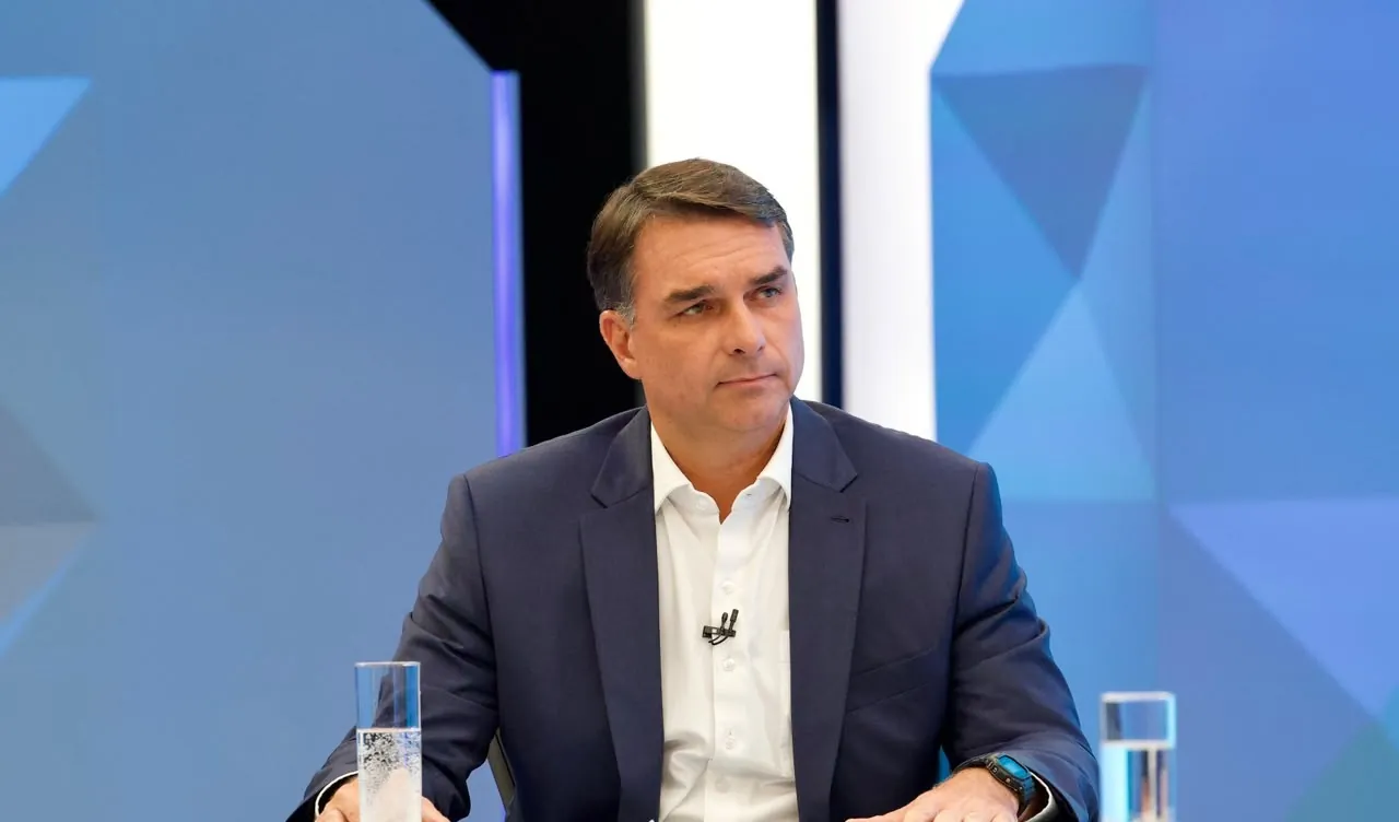 Flávio Bolsonaro diz que abre sigilo se ex-assessor de Lula fizer o mesmo: 'Vou levar até as últimas consequências'