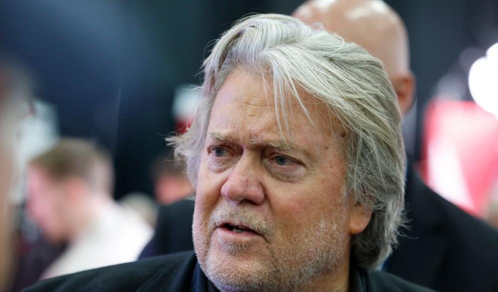 Ex-estrategista de Trump defende presença de agentes de imigração em locais de votação nos EUA