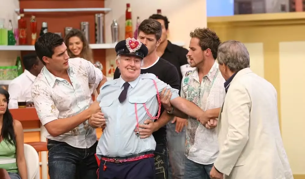 Morre o humorista Roberto Marquis, o Guarda Juju, de 'A praça é nossa', aos 83 anos