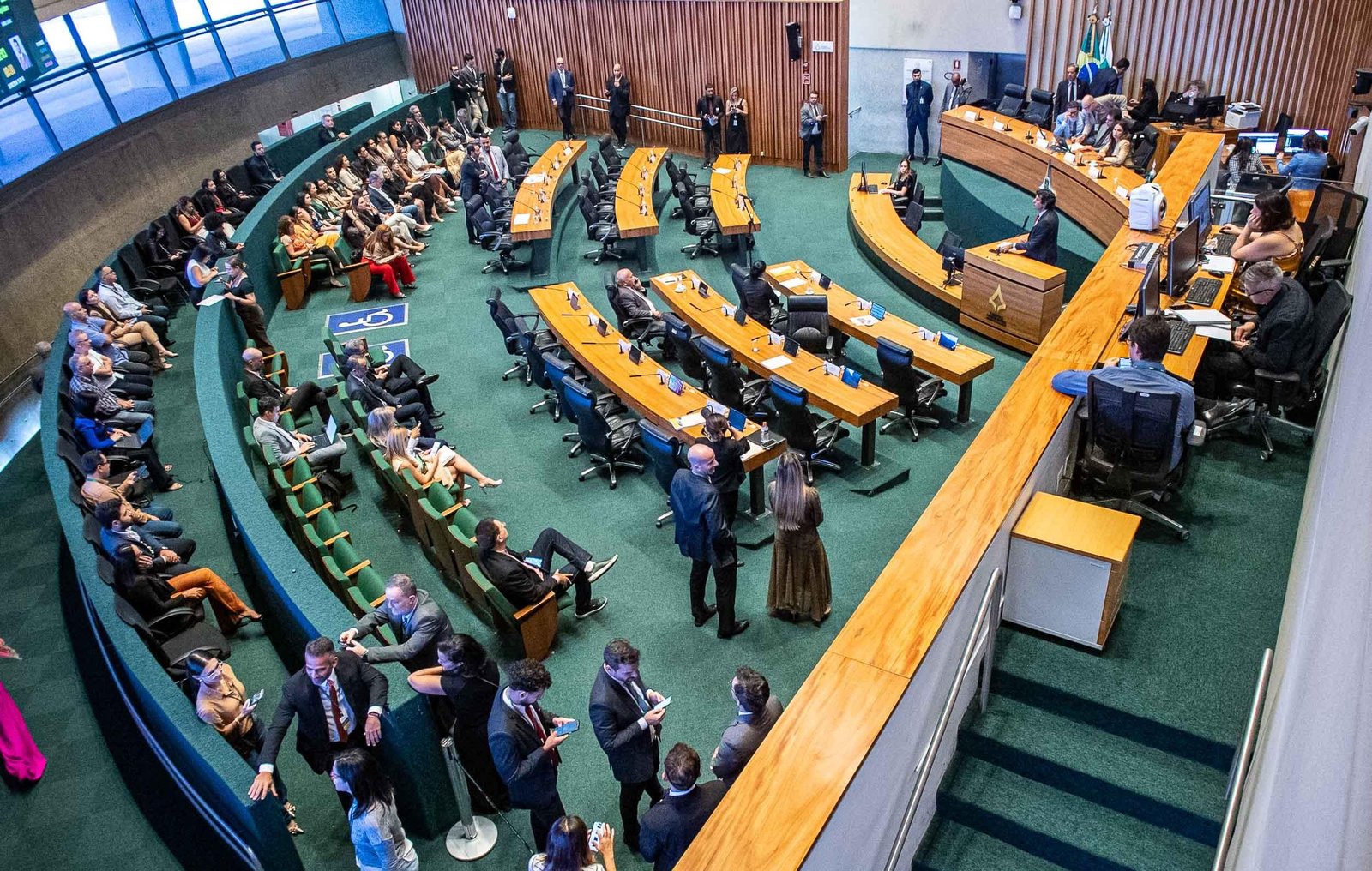 Câmara do DF aprova projeto de lei de socorro ao BRB após prejuízos com Master