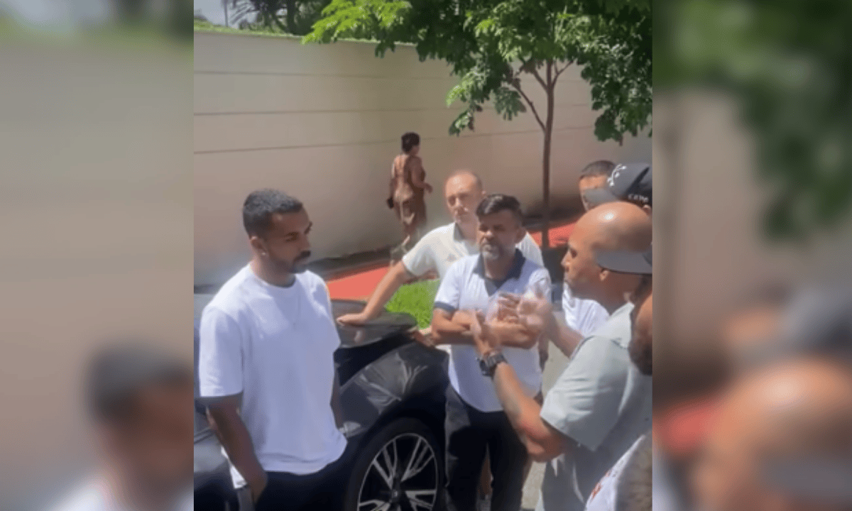 Organizada do Vasco cobra lateral que pediu camisa de Neymar