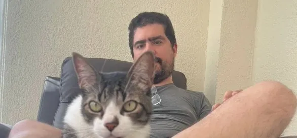 Pirulla reaparece nas redes sociais quase um ano após sofrer AVC