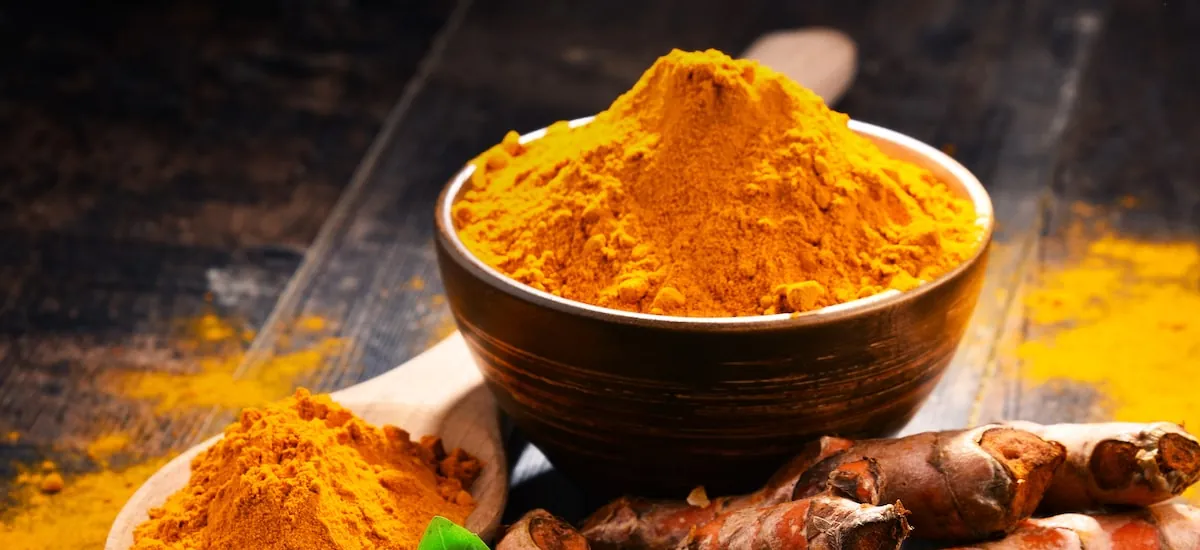 Ferver cúrcuma em pó: para que serve e por que tomar
