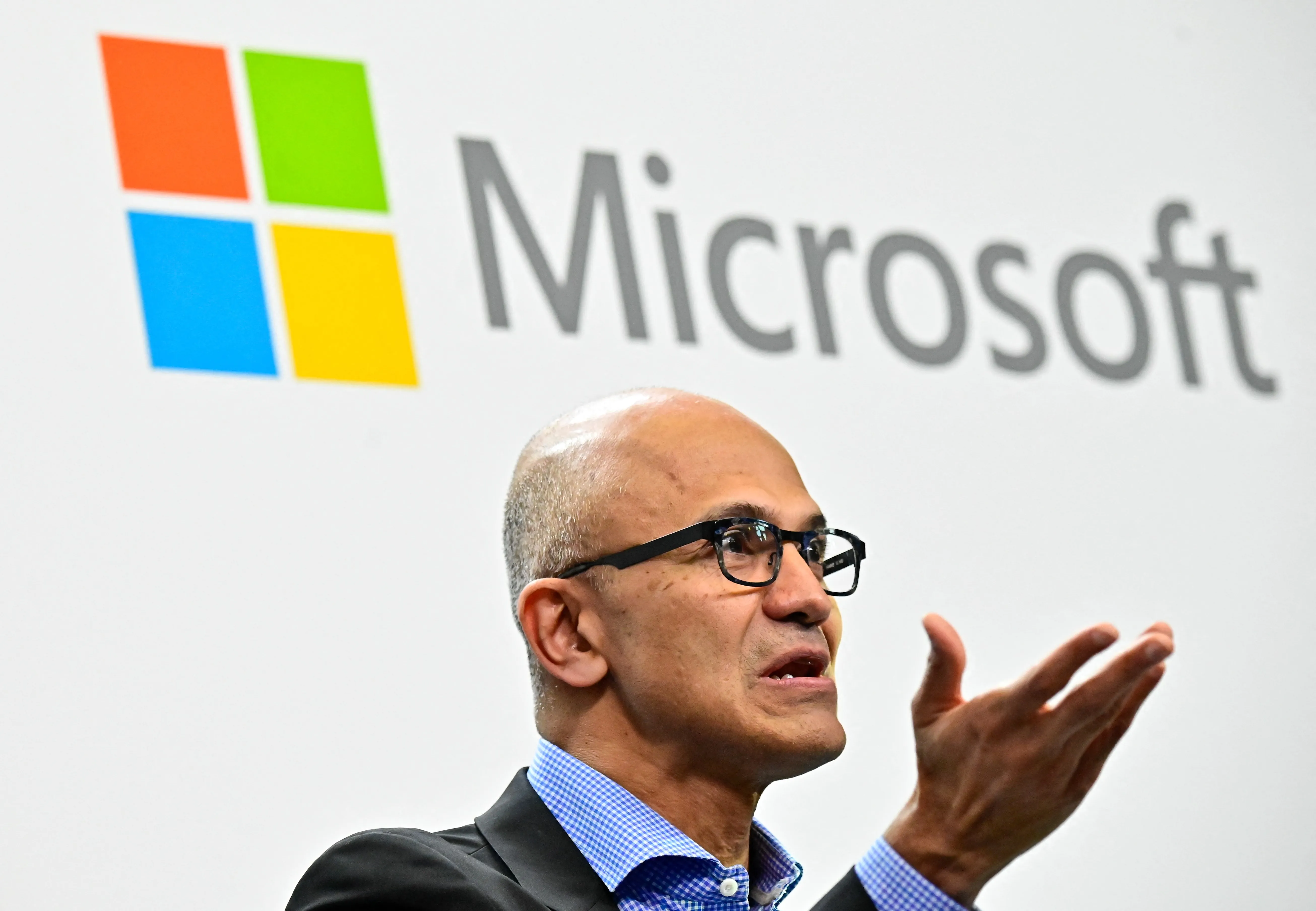 CEO da Microsoft diz estar 'muito orgulhoso' de investimento na OpenAI em julgamento de Elon Musk
