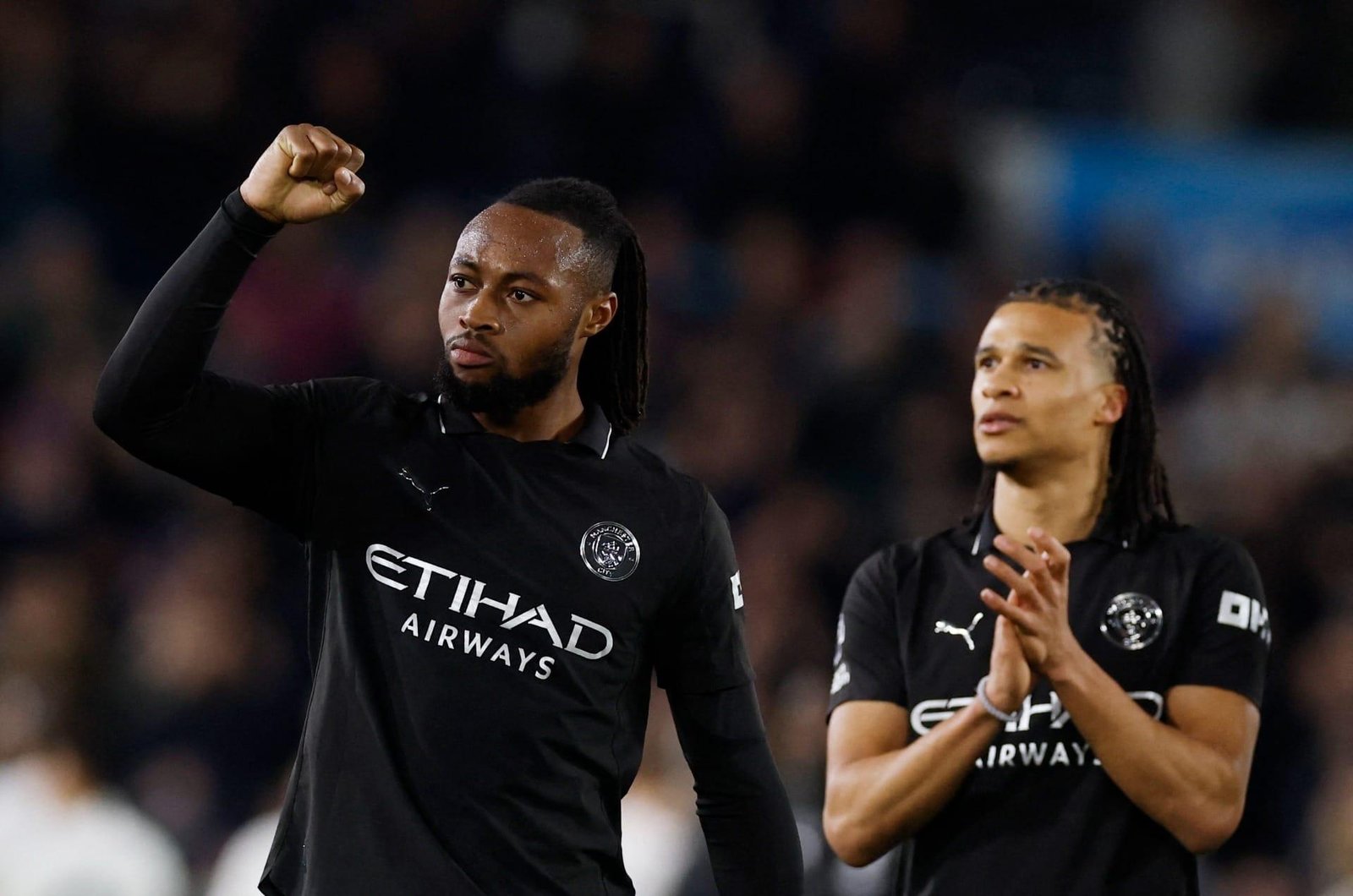 Manchester City vence Leeds e pressiona Arsenal; Liverpool goleia West Ham