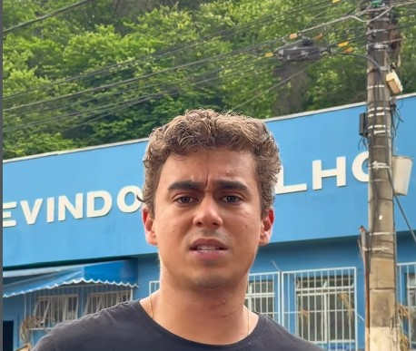 Após ser criticado por alfinetar influenciador que 'fez o L', Nikolas Ferreira visita Juiz de Fora (MG)