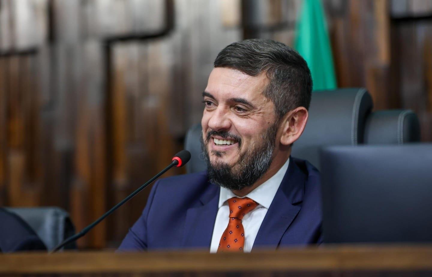 STF mantém Bacellar afastado da presidência e determina tornozeleira