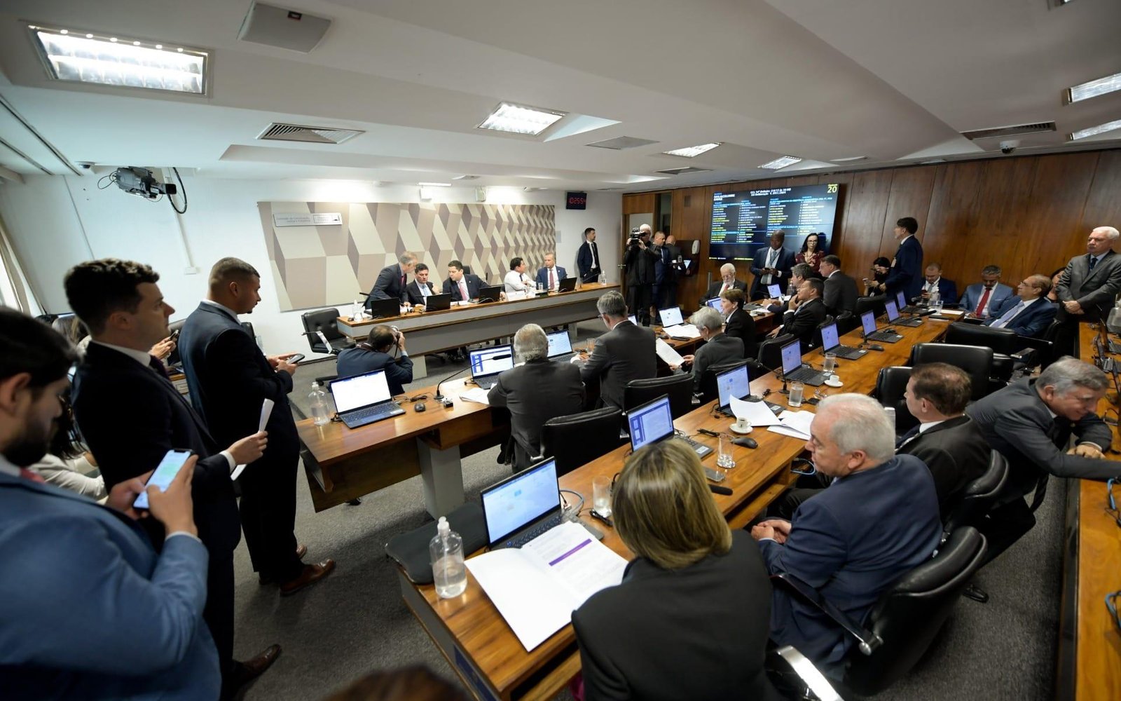 CCJ do Senado adia votação de PL do Impeachment de ministros do STF