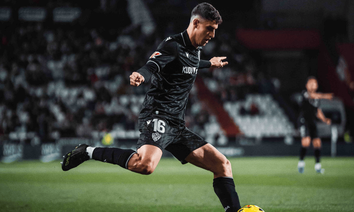 Time espanhol faz seu 1º jogo após ser comprado por Cristiano Ronaldo