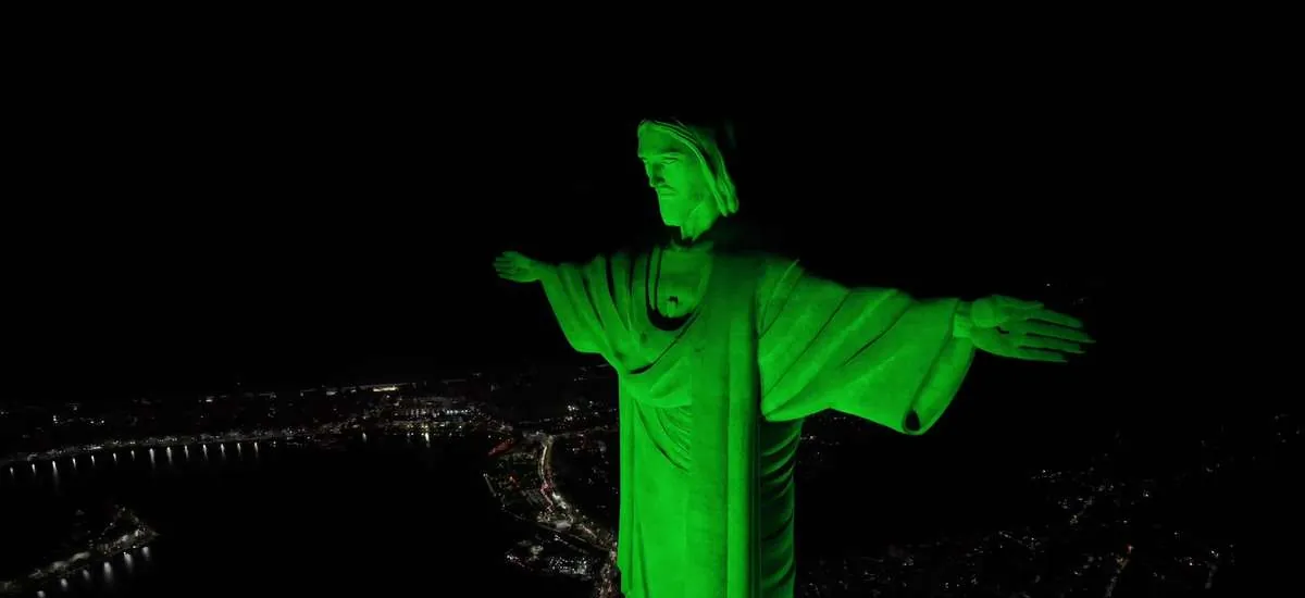 Bio Extratus celebra 35 anos com projeção no Cristo Redentor