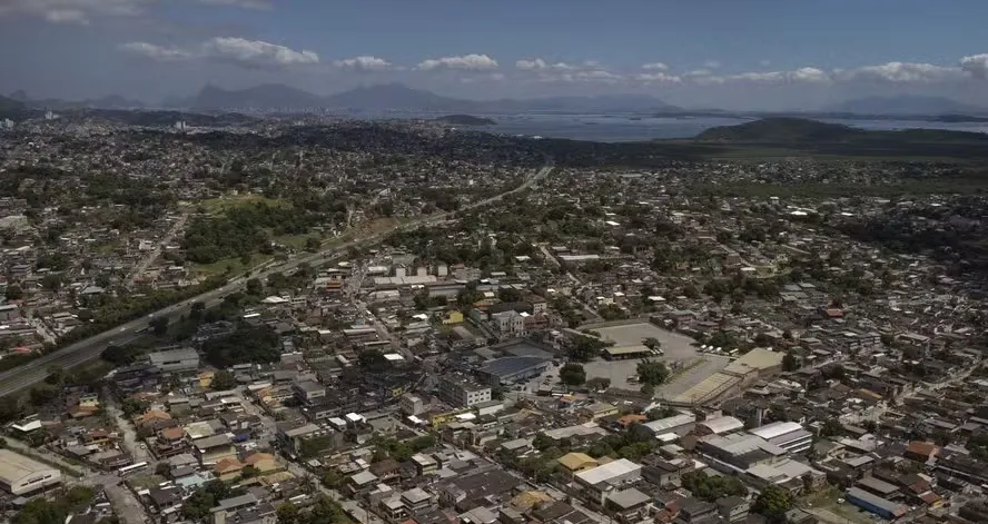 PM faz operação no Salgueiro, em São Gonçalo; moradores relatam intenso tiroteio: 'Bagulho doido demais'