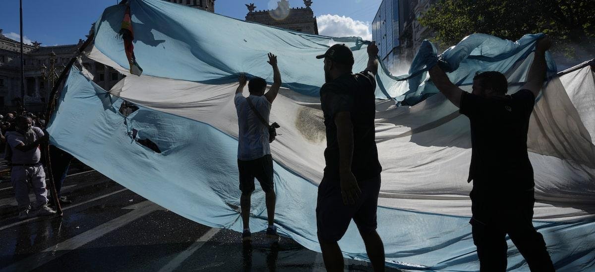 Argentina tem nova greve geral em dia de votação de reforma trabalhista no Senado