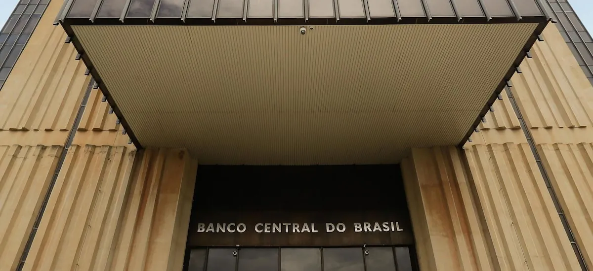 Incertezas que levam a pequeno corte nos juros vão da guerra no Irã à tensão nas contas públicas