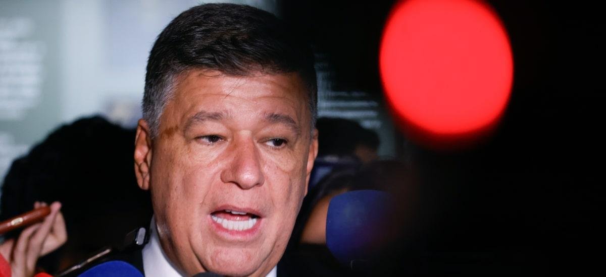 CPI do INSS aprova quebra de sigilos de Lulinha e Master e sessão é interrompida com briga