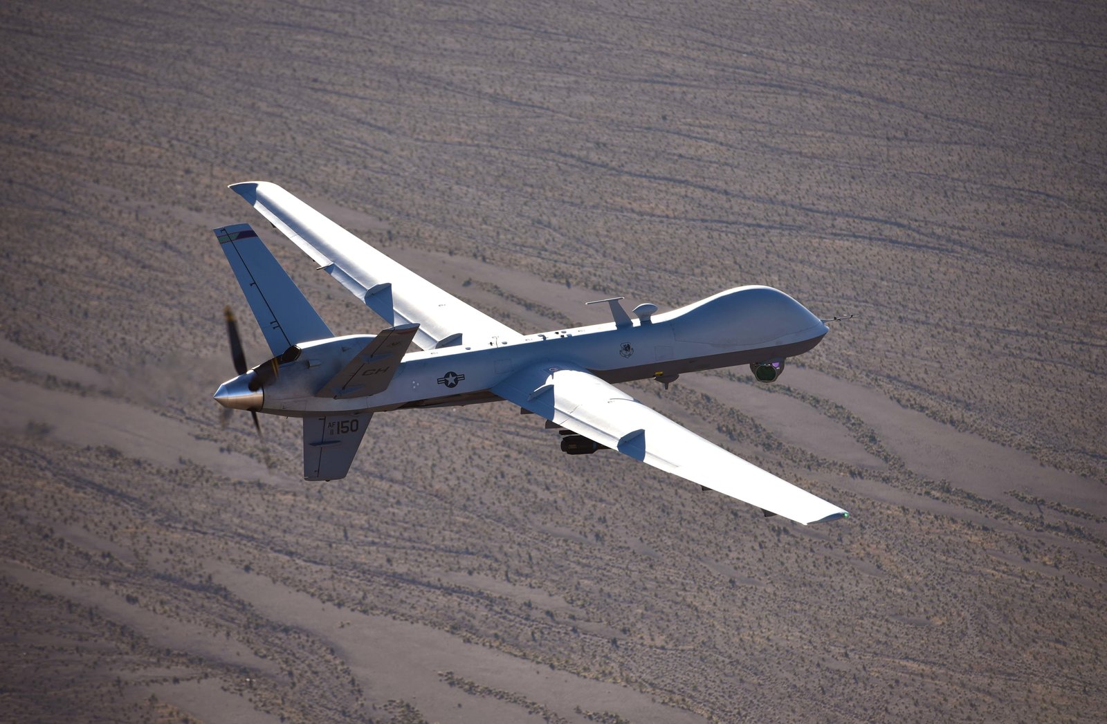 Irã divulga momento em que derruba drone americano; veja vídeo