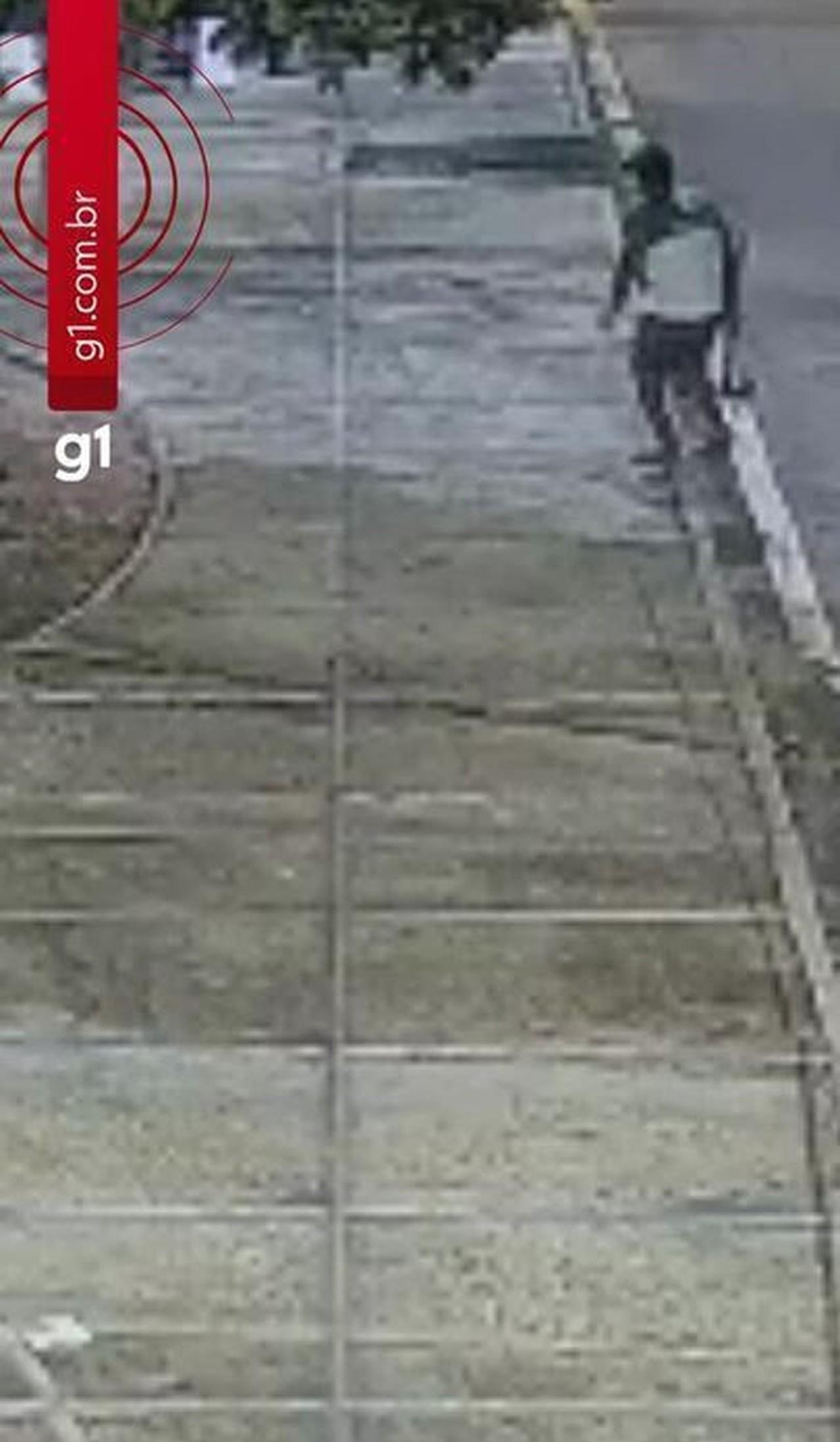 Homem quebra imagem de Nossa Senhora Aparecida com machado em MT | G1