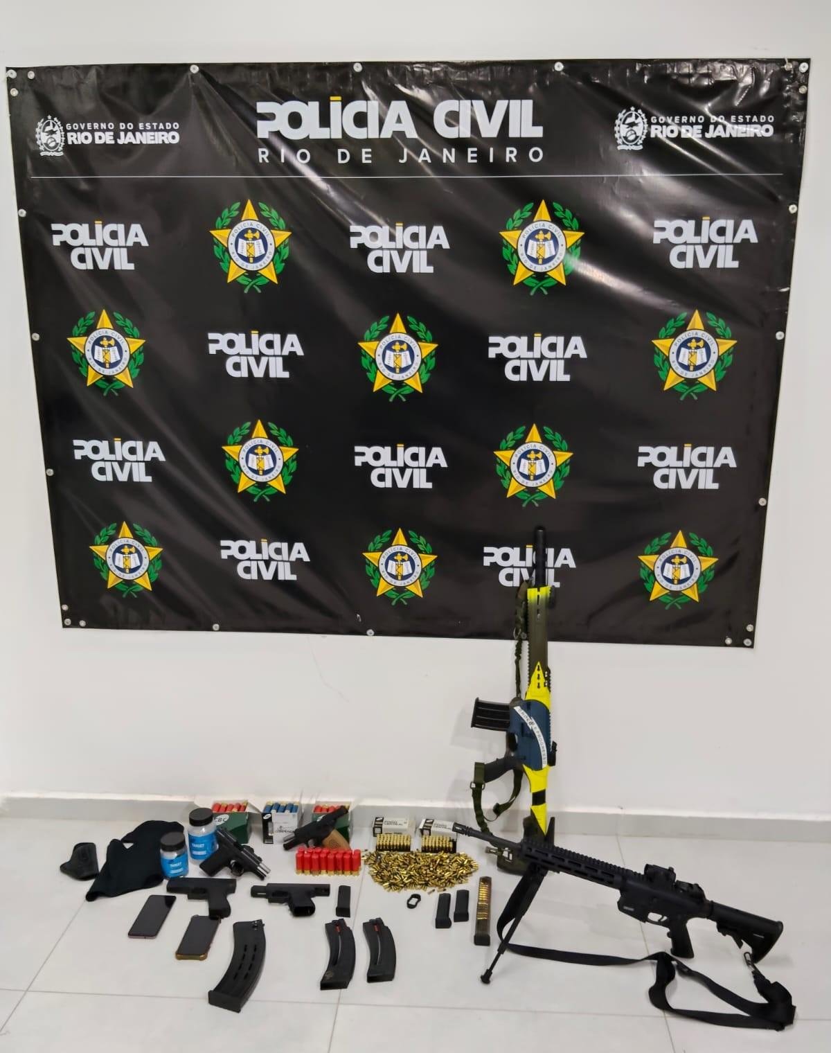 Investigação sobre morte de adolescente apreende itens em Macaé | G1